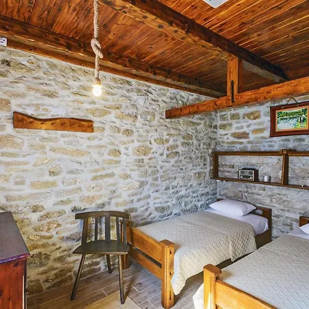 Chalet Ranch Wild North *